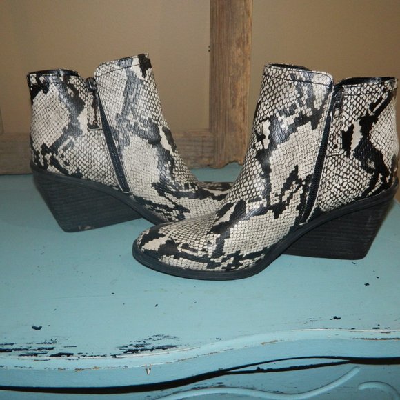 Dr. Scholl’s Morgan Snake Wedge Bootie Size 8M - Picture 6 of 9